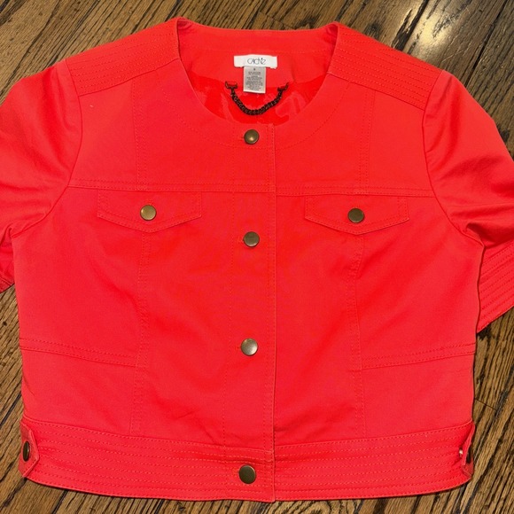 Cache' Women's Red Small Crop Button Up Short Sleeve‎ Top Pockets - Picture 1 of 11